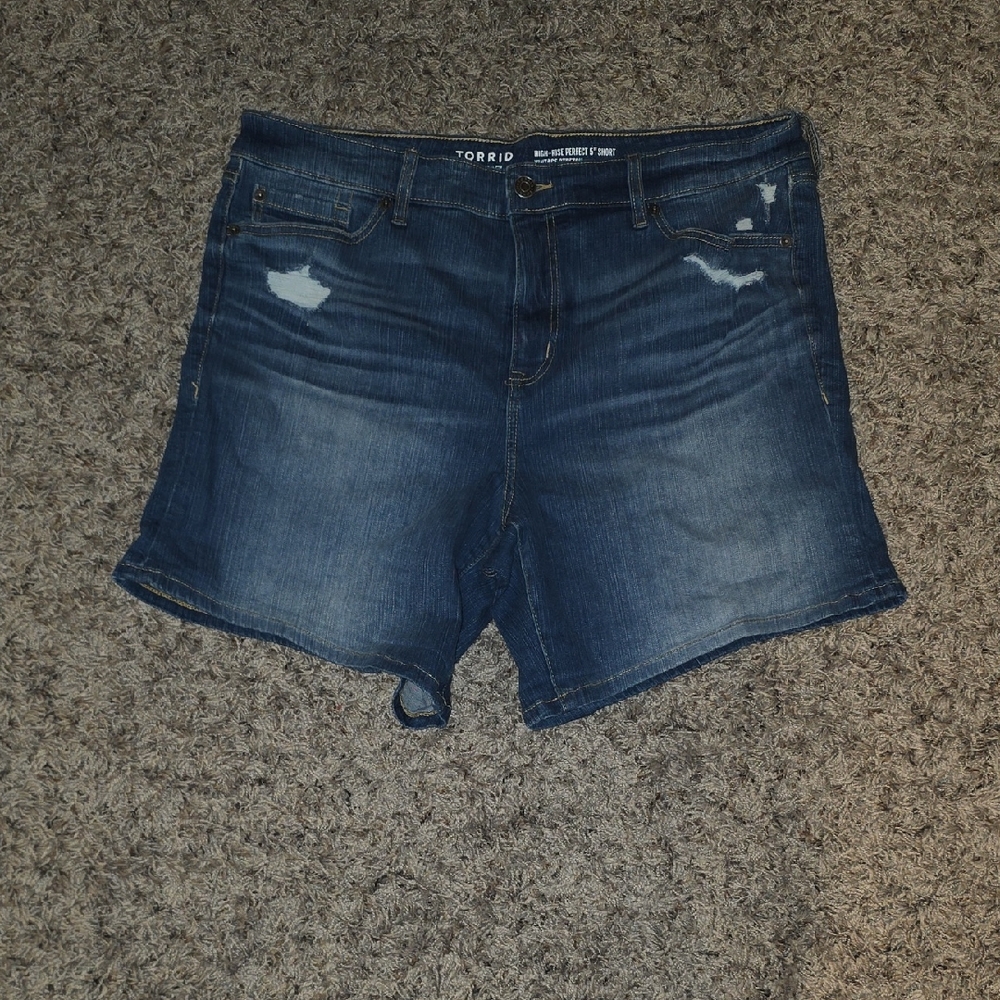 Torrid Distressed Dark Blue Jean Shorts Vintage Stretch. NWOT 18W